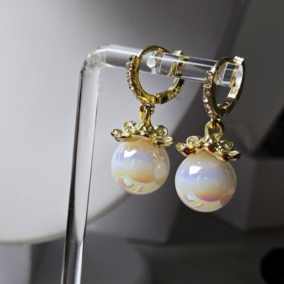 Elegant Gold and White Fuax Pearl Drop Earrings - Picture 1 of 16